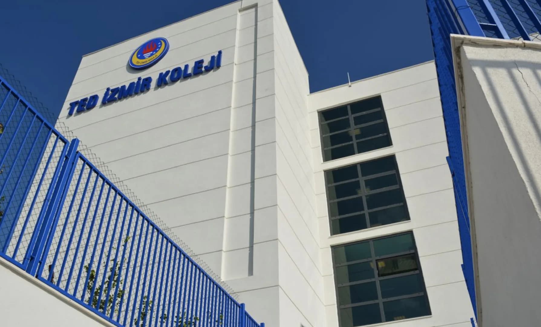 Exterior view of TED Izmir College campus