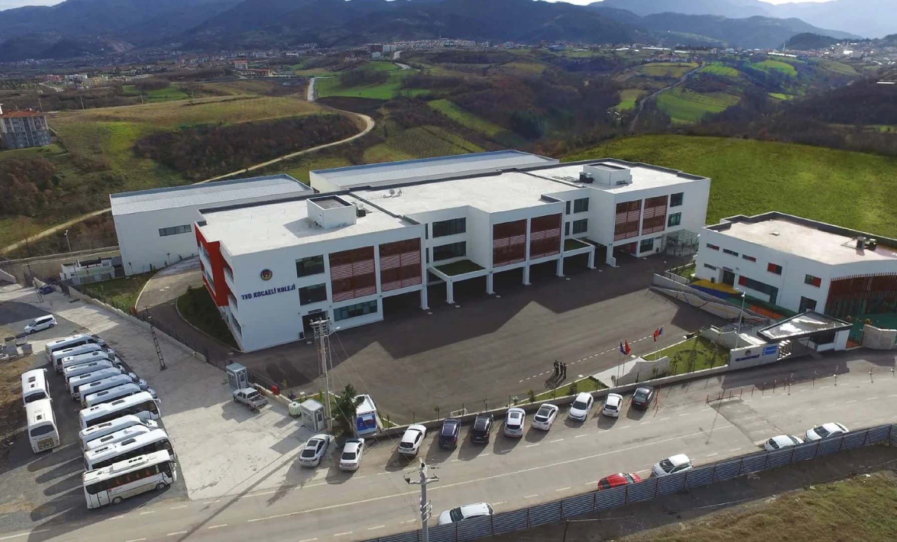 TED Kocaeli College campus and open areas